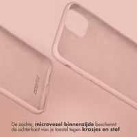Accezz Liquid Silicone Backcover voor de Apple iPhone 15 - Roze