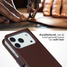 Selencia Echt Leren Bookcase voor de Apple iPhone 17 Pro - Bruin