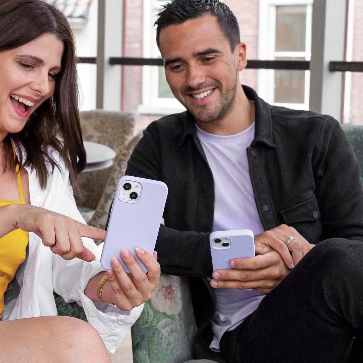 Accezz Liquid Silicone Backcover voor de iPhone 13 Mini - Paars