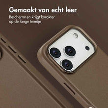 Accezz MagSafe Leather Backcover voor de Apple iPhone 17 Pro - Coffee