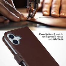 Selencia Echt Leren Bookcase voor de Apple iPhone 17 - Bruin