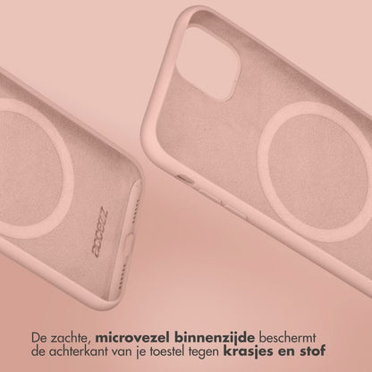 Accezz Liquid Silicone Backcover met MagSafe voor de Apple iPhone 15 - Roze