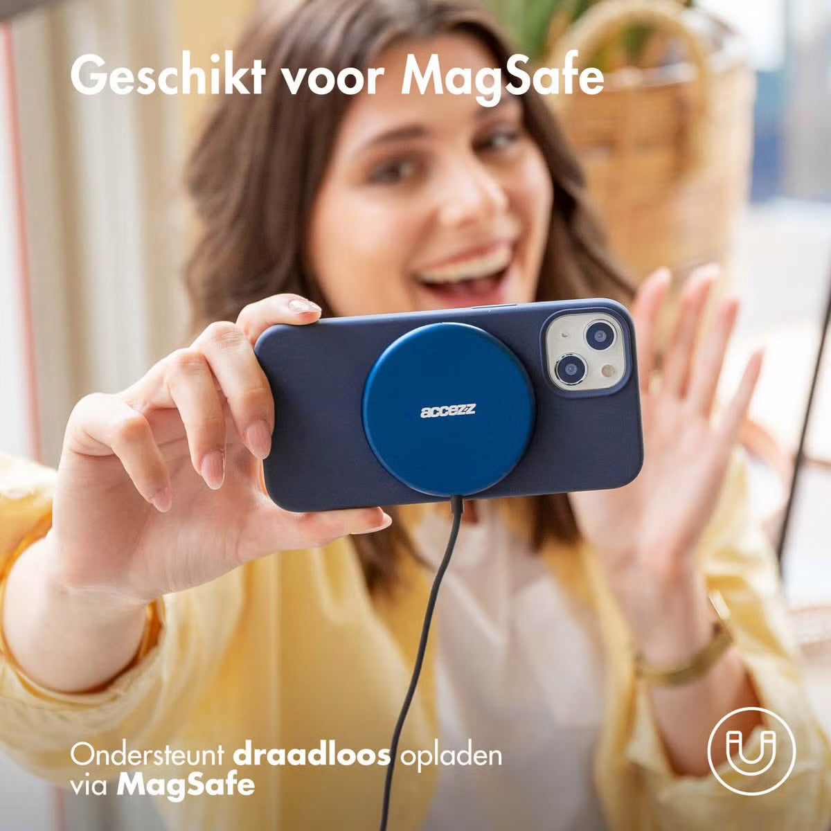 Accezz Liquid Silicone Backcover met MagSafe voor de iPhone 13 Mini - Donkerblauw