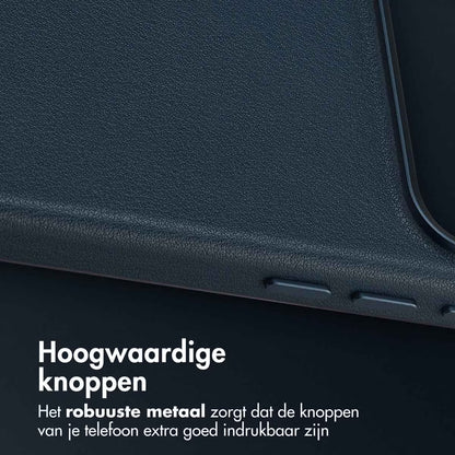 Accezz MagSafe Leather Backcover voor de Apple iPhone 17 Pro - Nightfall Blue