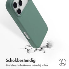 Accezz Liquid Silicone Backcover met MagSafe voor de Apple iPhone 17 Pro - Donkergroen