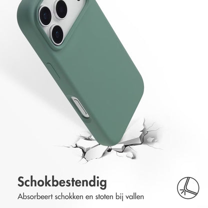 Accezz Liquid Silicone Backcover met MagSafe voor de Apple iPhone 17 Pro - Donkergroen