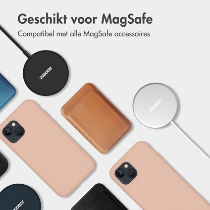 Accezz Liquid Silicone Backcover met MagSafe voor de Apple iPhone 16 - Roze