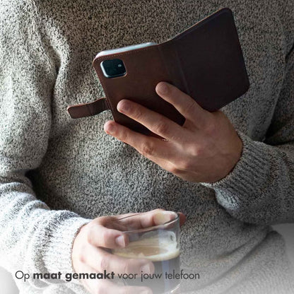 Selencia Echt Leren Bookcase voor de Apple iPhone 17 Pro Max - Bruin