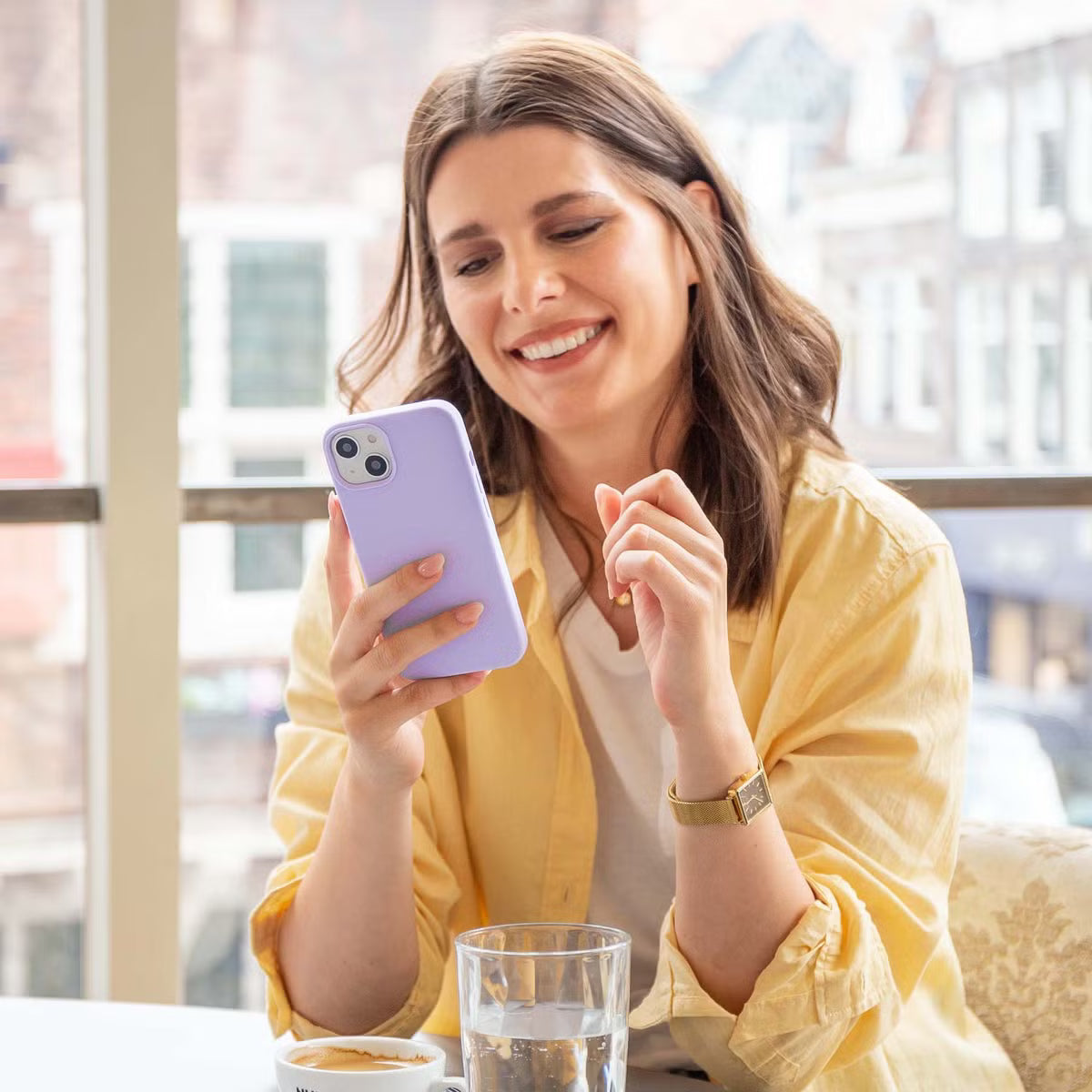 Accezz Liquid Silicone Backcover voor de Apple iPhone 14 / 13 - Paars