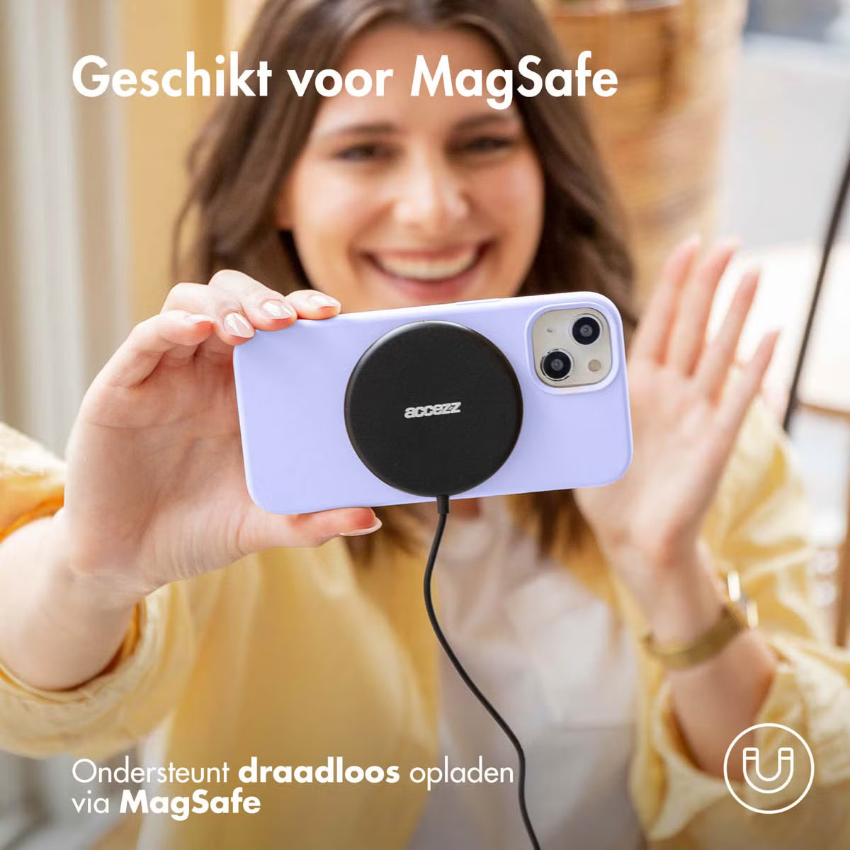 Accezz Liquid Silicone Backcover met MagSafe voor de Apple iPhone 17 Pro Max - Paars